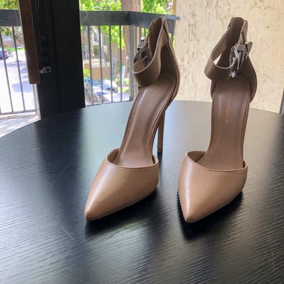 Heels - Picture 3 of 5